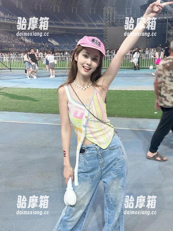 在51cg4官网潜伏了一天，我都能写本小说了！