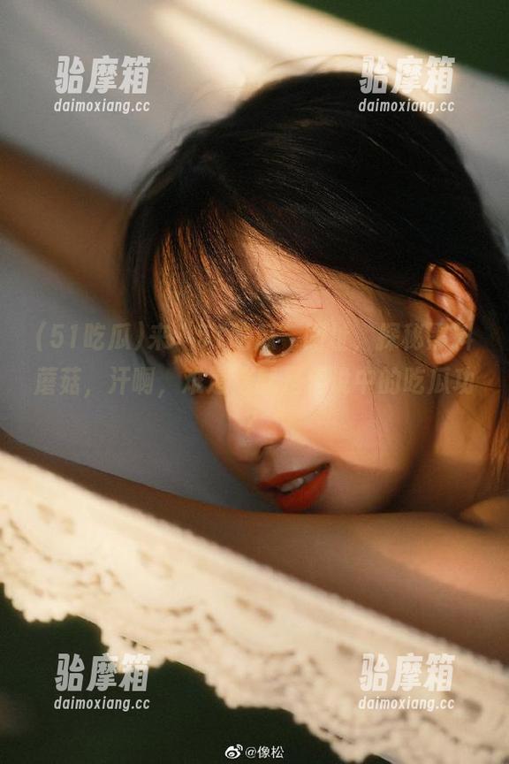 来“51吃瓜”网址，探秘黑料蘑菇，汗啊，难道这就是传说中的吃瓜功？