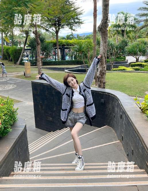 五一吃瓜首页，报道吃瓜高峰，网友们在火花四射的评论区打闹！
