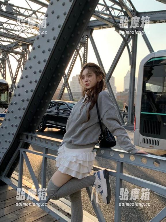 今日吃瓜发声了！网页里那个“超火”的热门大瓜，简直像是抗战记！