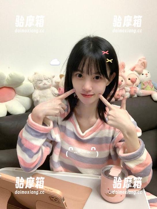 听说朝阳的吃瓜网地址很有意思，嘴里咬着瓜，看热闹的时候真有种别样滋味…