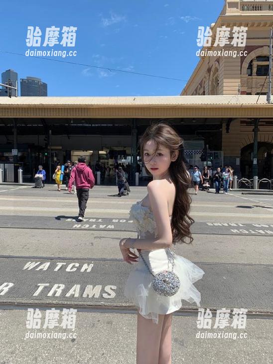 吃瓜网址 白天努力上班,晚上依赖“全网吃瓜网址”导航,真是上演现代人疯狂追剧的生活。
