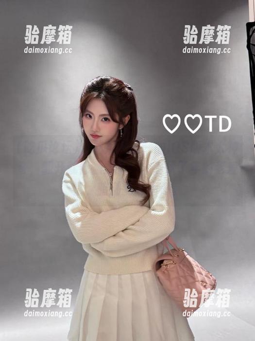 吃瓜论坛 “吃瓜论坛”的iOS版本太神奇,翻开就像翻到了一本潜伏了年的老爱情,暗潮涌动不停。