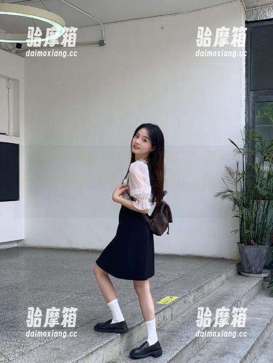 “黑料不打烊”官网——找了个浏览器，居然让我觉得它会偷听我的耳朵？