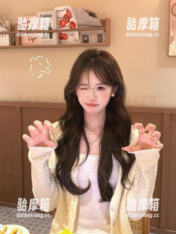 亲密接触，“黑料不打烊”链接像个传送门，带着新鲜话题来了，给你满满的信息量刺激。